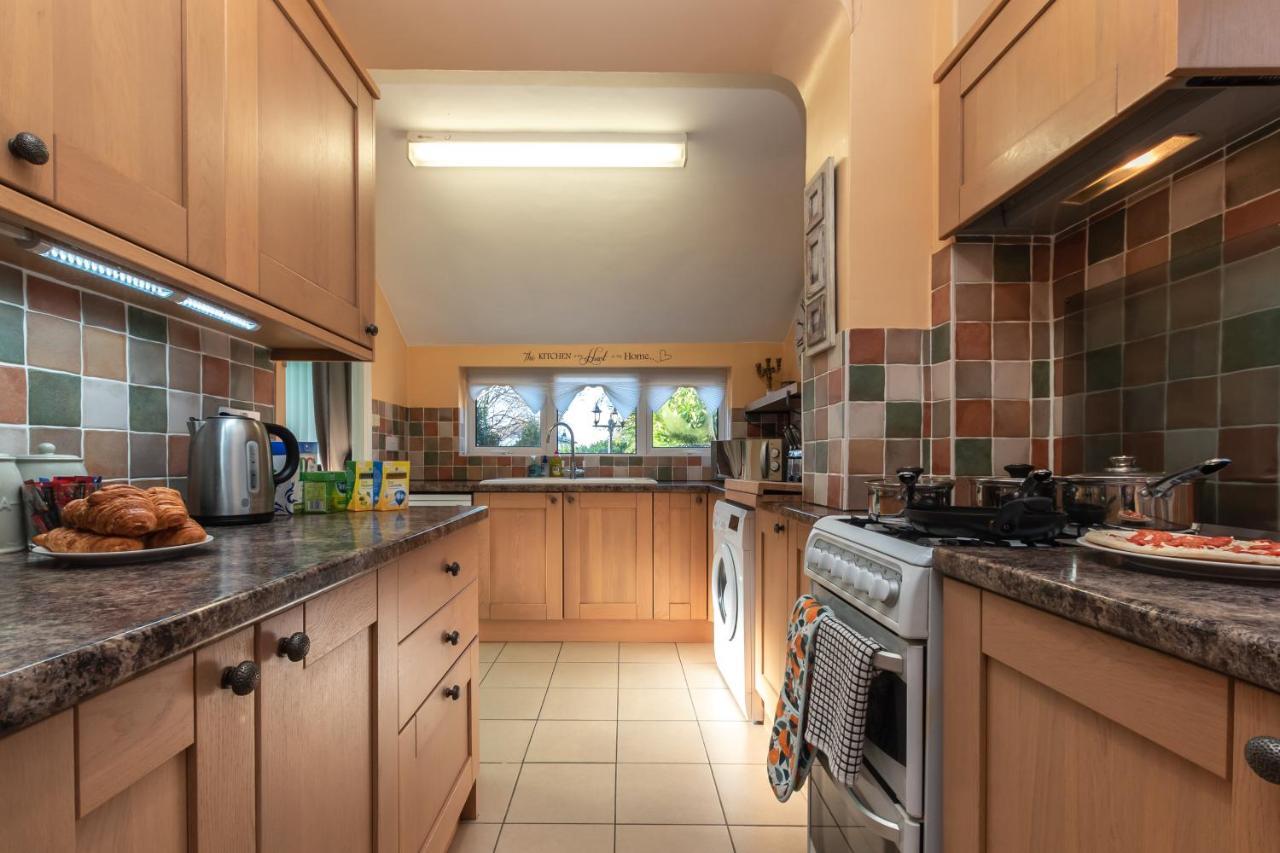 Cheerful 3-Bedroom Douglas House With Patio Southampton Exteriör bild