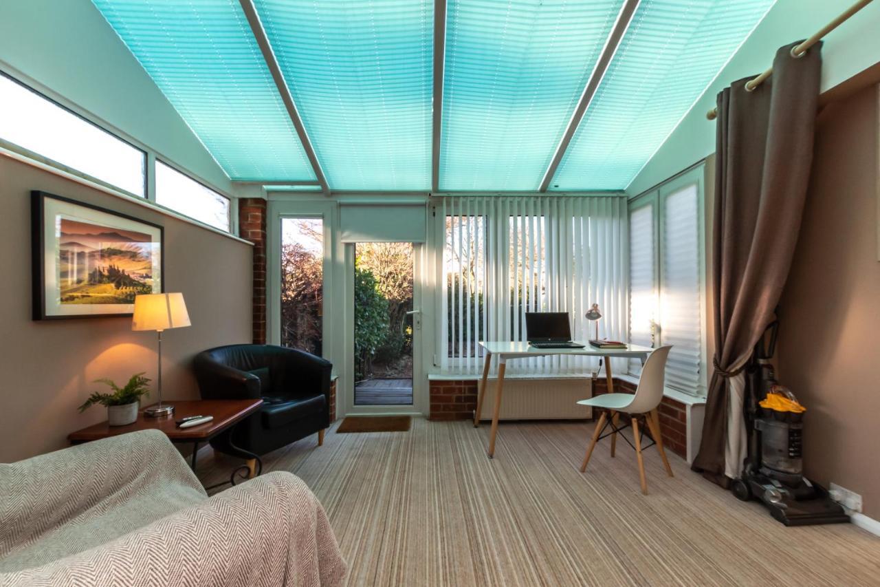 Cheerful 3-Bedroom Douglas House With Patio Southampton Exteriör bild