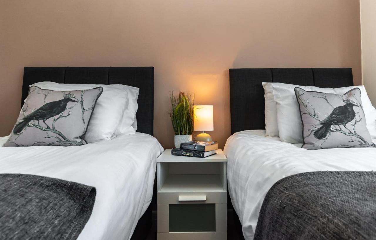 Cheerful 3-Bedroom Douglas House With Patio Southampton Exteriör bild