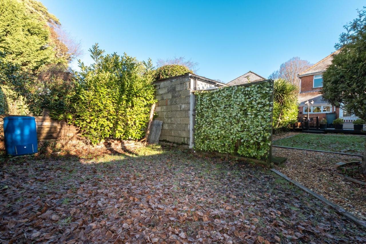 Cheerful 3-Bedroom Douglas House With Patio Southampton Exteriör bild