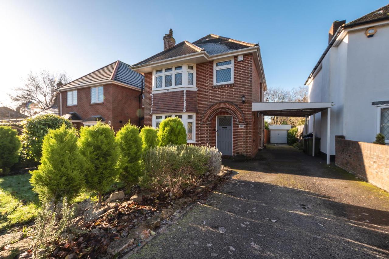 Cheerful 3-Bedroom Douglas House With Patio Southampton Exteriör bild
