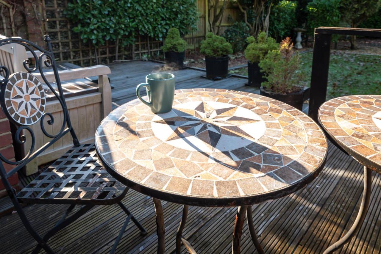Cheerful 3-Bedroom Douglas House With Patio Southampton Exteriör bild