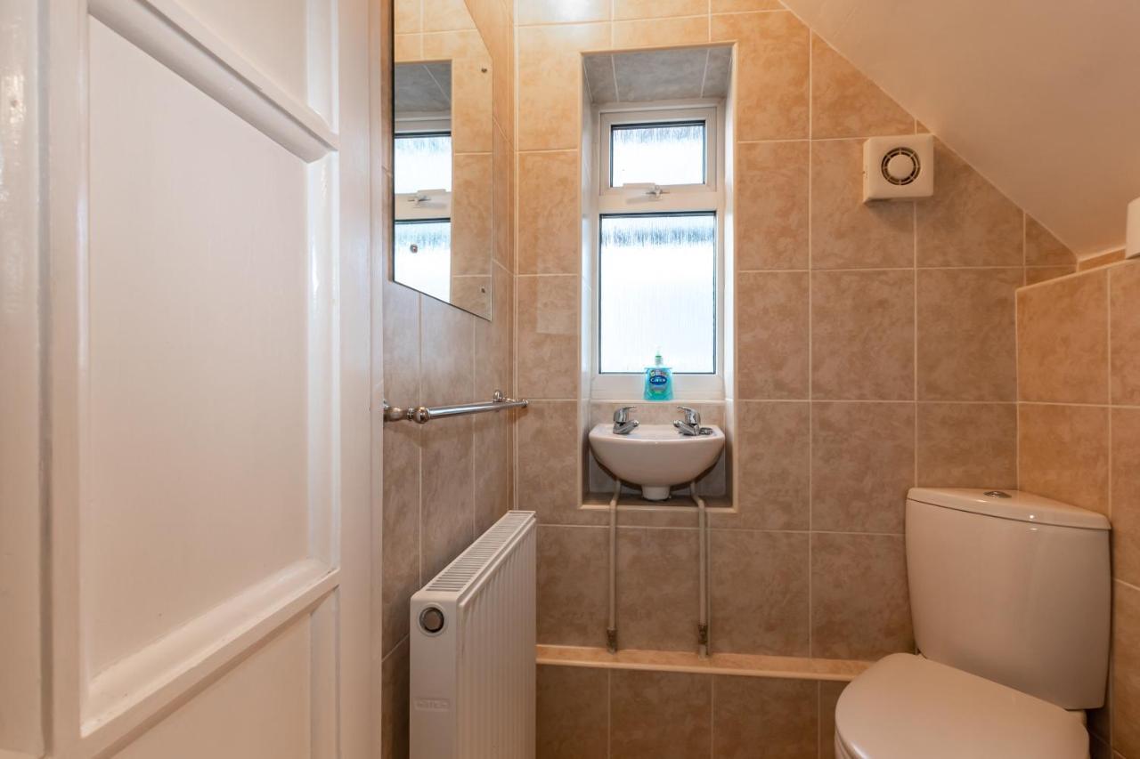 Cheerful 3-Bedroom Douglas House With Patio Southampton Exteriör bild