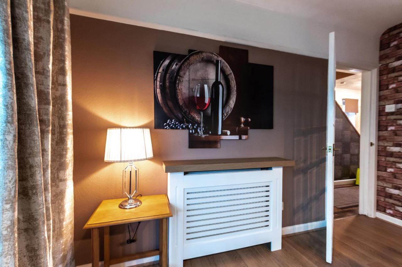 Cheerful 3-Bedroom Douglas House With Patio Southampton Exteriör bild