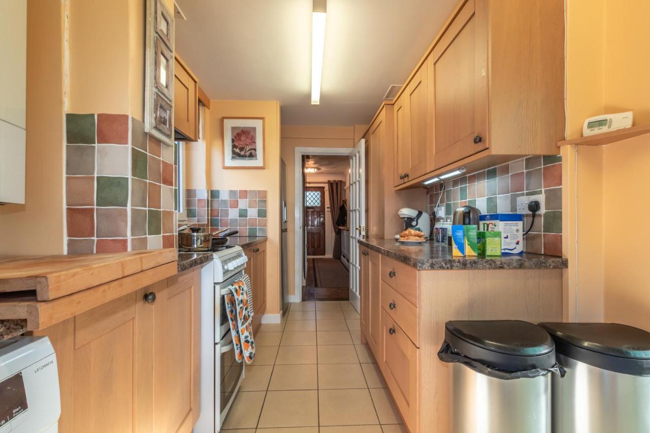 Cheerful 3-Bedroom Douglas House With Patio Southampton Exteriör bild