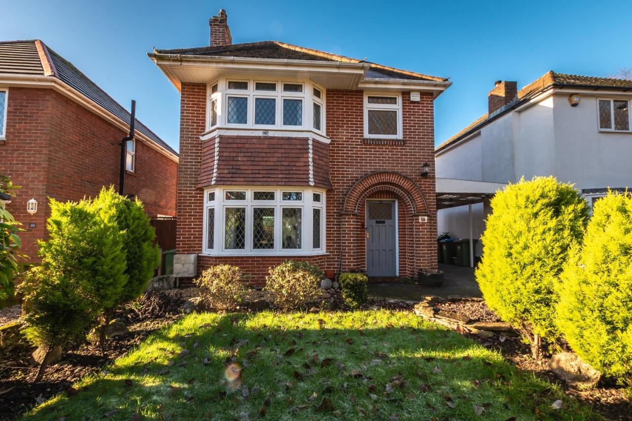 Cheerful 3-Bedroom Douglas House With Patio Southampton Exteriör bild